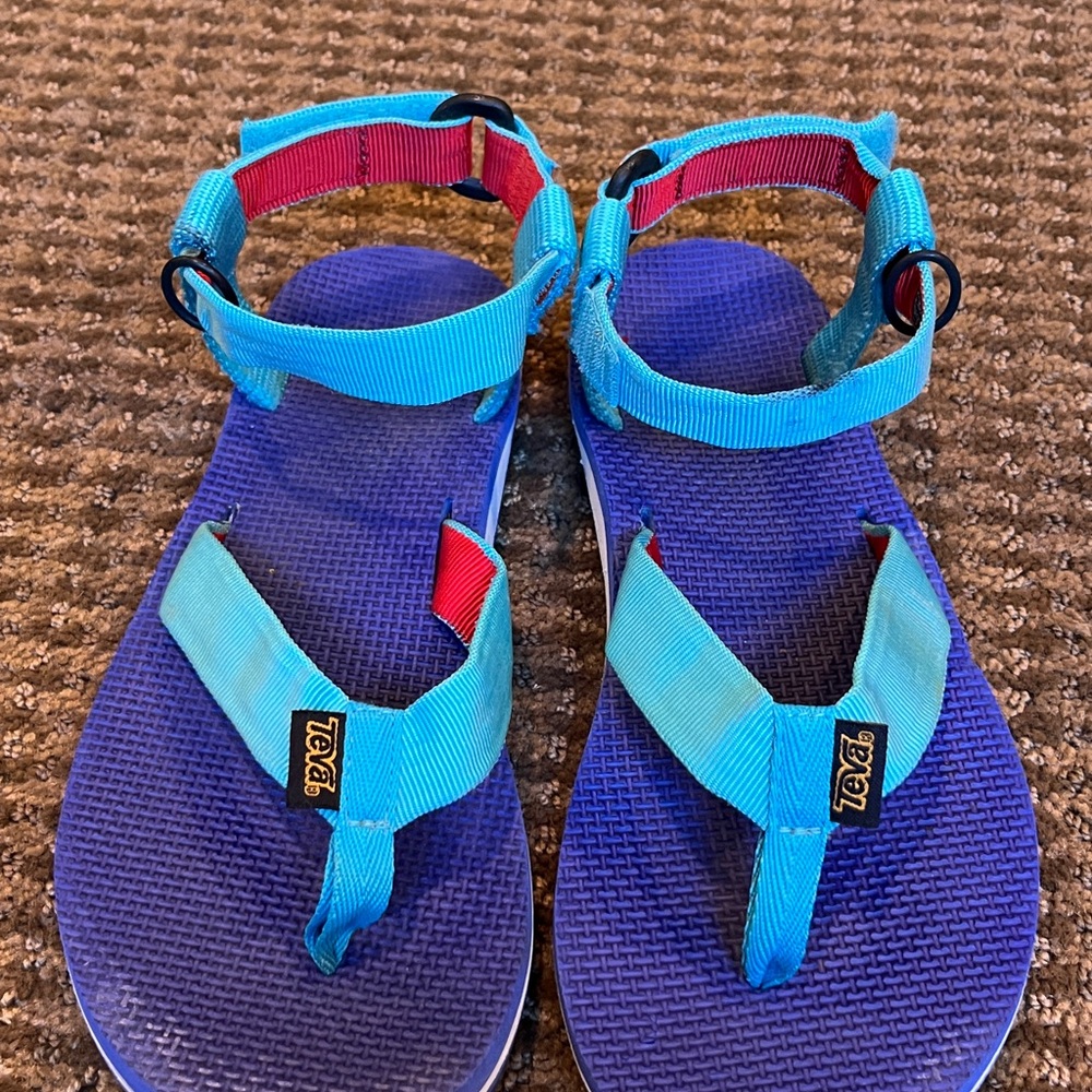 🩵Teva Original Sandals. Quick dry, comfy, and vegan. Women’s size 8. EUC!🩵